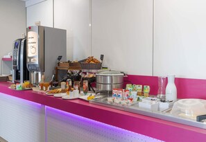 Desayuno buffet todos los días (con cargo) 