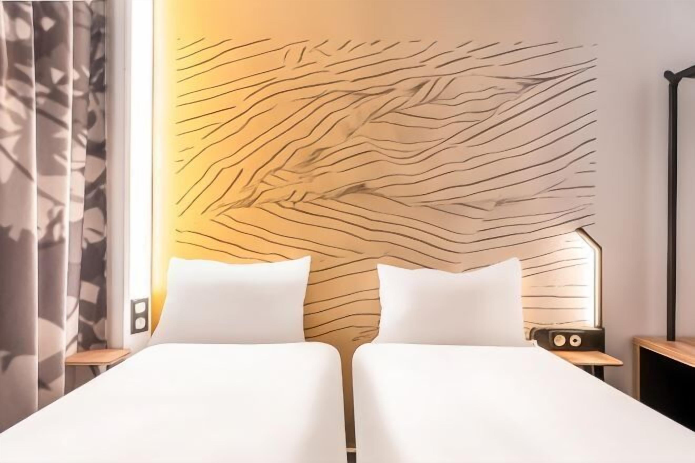 Bureau, chambres insonorisées, lits bébé (gratuits), Wi-Fi gratuit