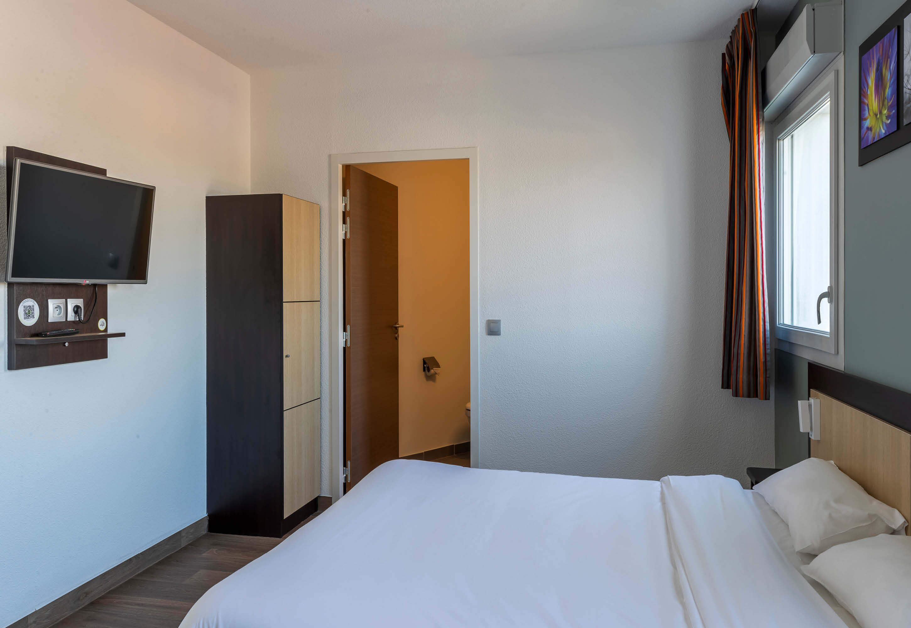 double room, non smoking | desk, soundproofing, free cots/infant beds, free wifi