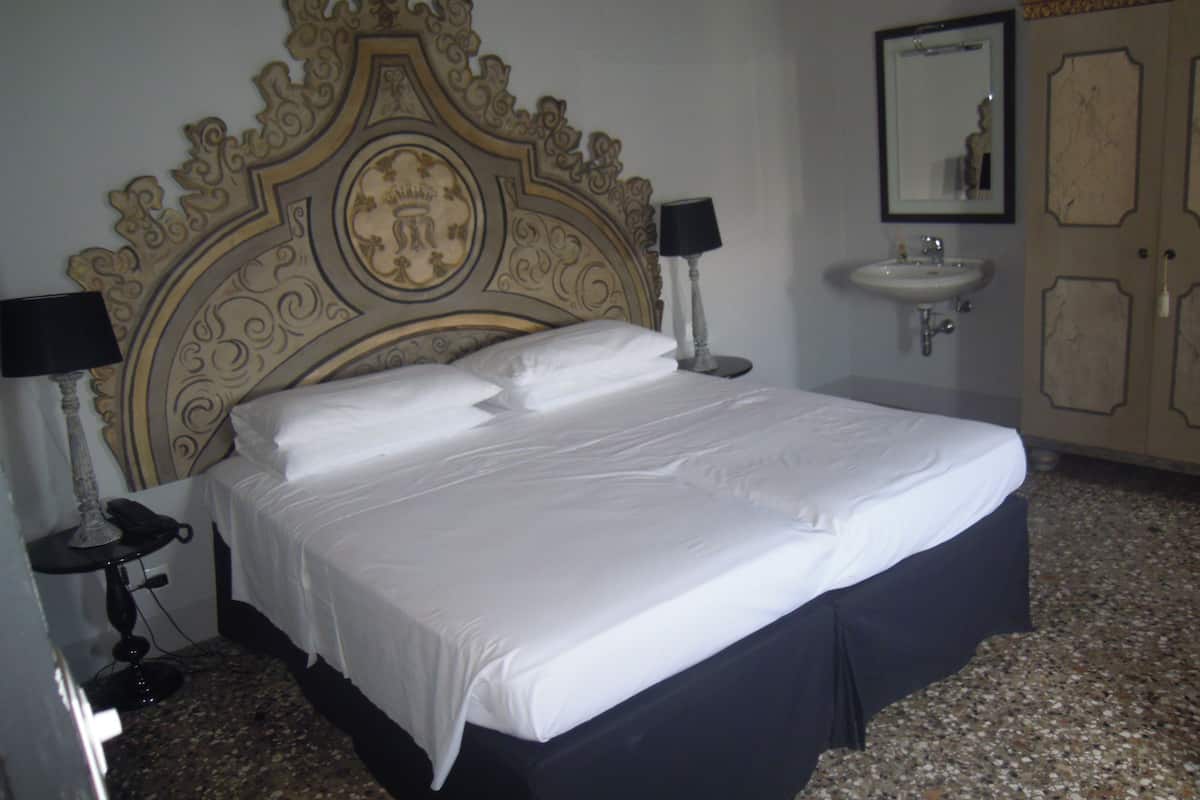 Double Room, Canal View | Bar mini, peti besi dalam bilik, kalis bunyi, Wi-fi percuma