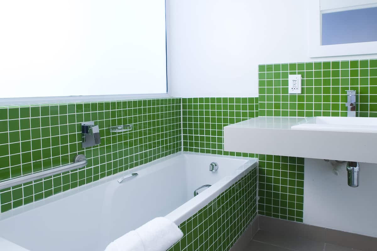 deep-soaking bathtub