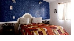 Standard Room | In-room safe, WiFi (free), bed sheets - Hotel Condesa Americana (Puebla)