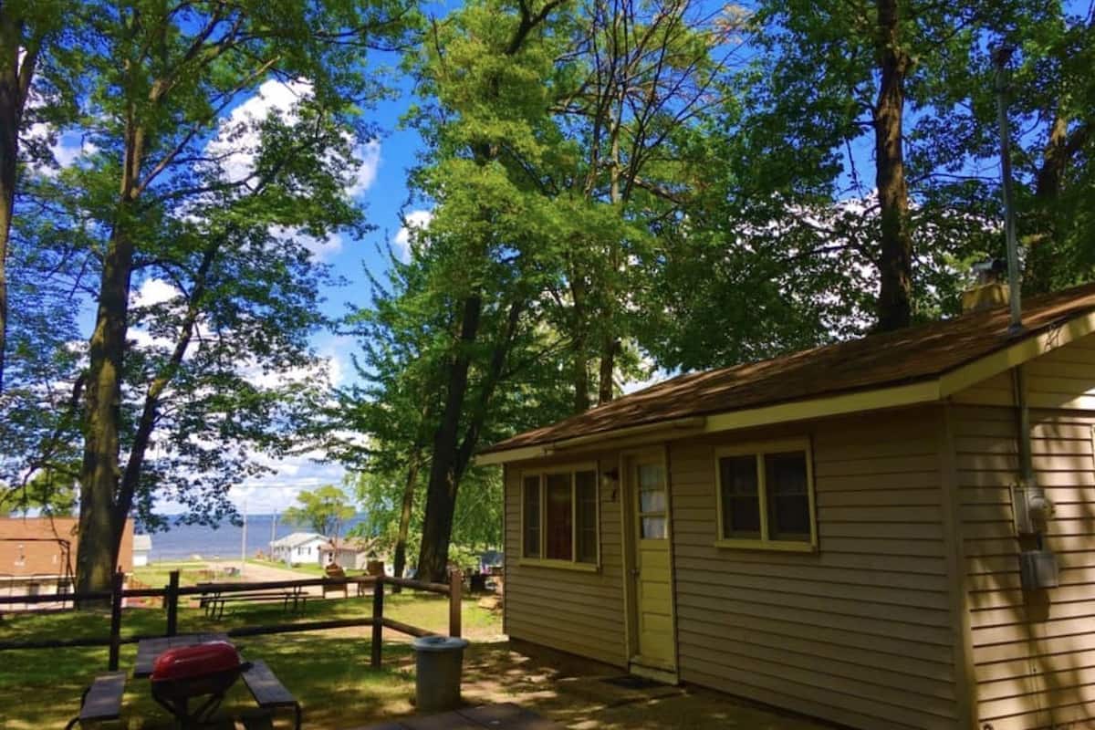 Basic Cabin | Iron/ironing board (on request)