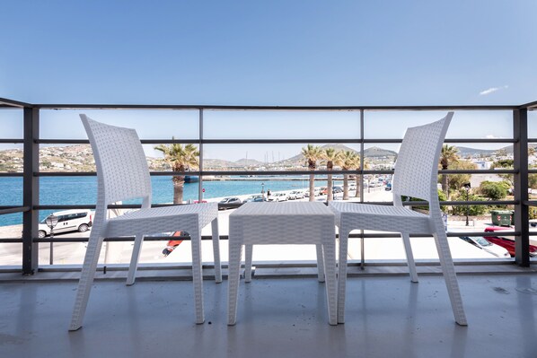 Deluxe kamer, 1 twee- of 2 eenpersoonsbedden, balkon, uitzicht op zee | Balkon