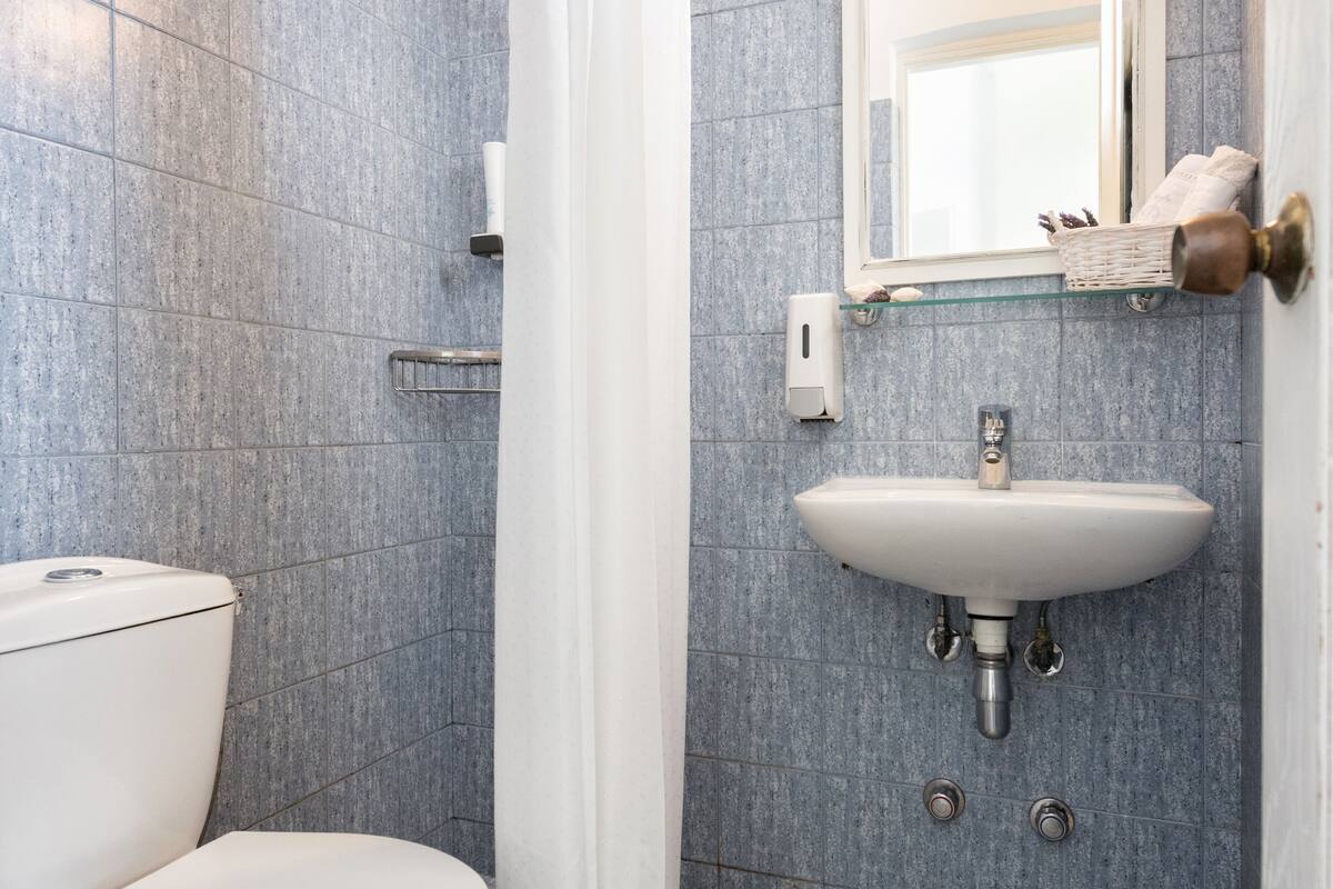 standard double or twin room, sea view | bathroom | shower, rainfall showerhead, eco-friendly toiletries, hair dryer