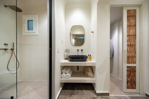 Deluxe Double or Twin Room, Balcony, City View | Bathroom | Shower, rainfall showerhead, eco-friendly toiletries, hair dryer - Hotel Oasis (Paros)
