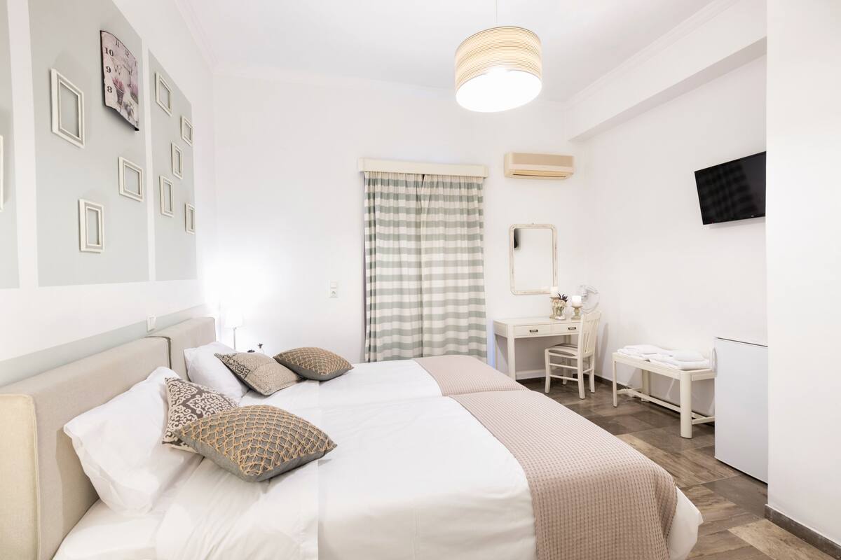 Standard Double or Twin Room | Premium bedding, Tempur-Pedic beds, in-room safe, desk
