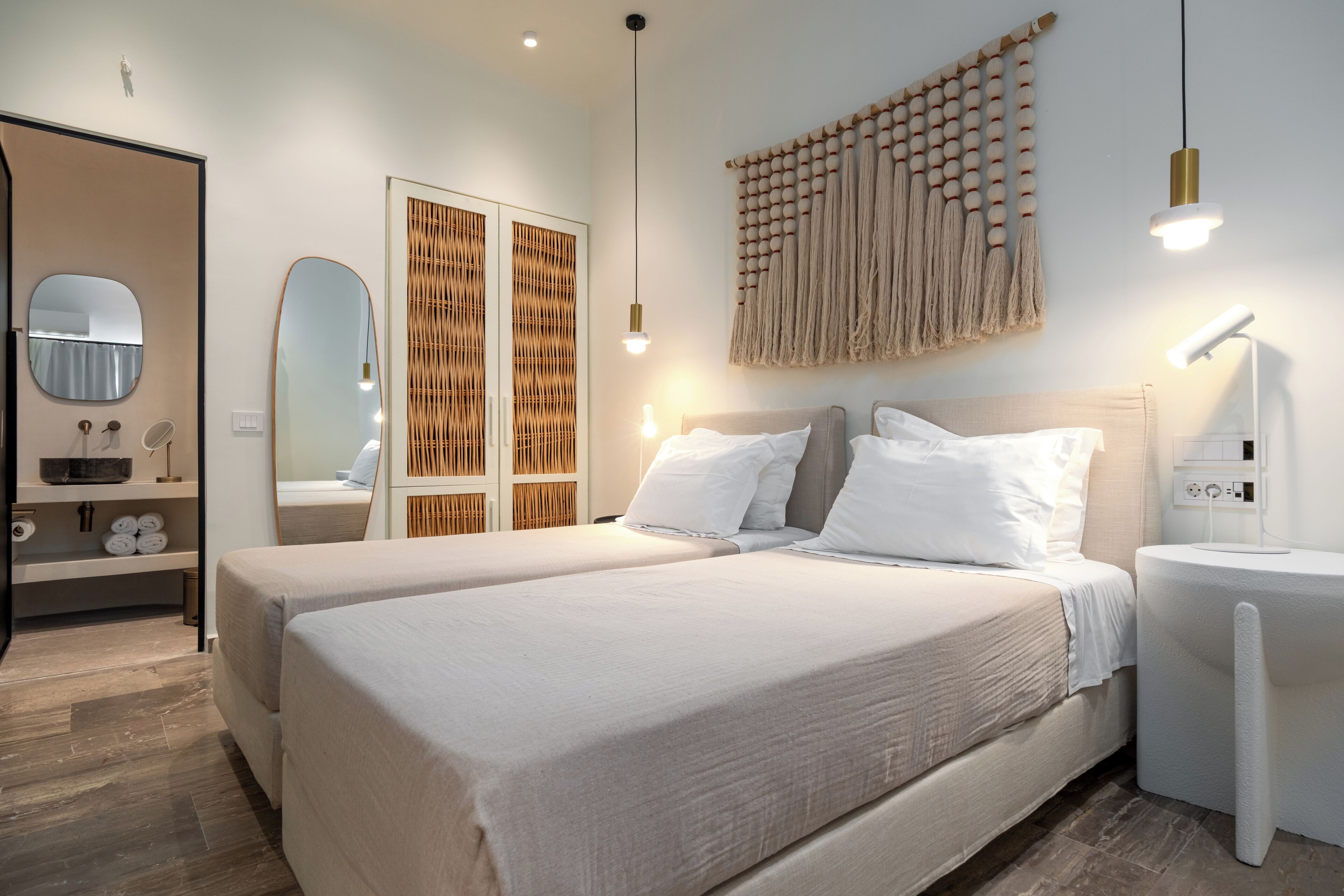 华丽双人房或双床房, 阳台, 临海 | 高档床上用品、泰普尔床垫、客房内保险箱、办公桌