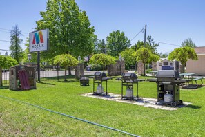 Front of property - Mozaik Motel (Wasaga Beach)