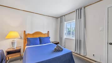 Standard Room, 2 Double Beds | Free WiFi, bed sheets