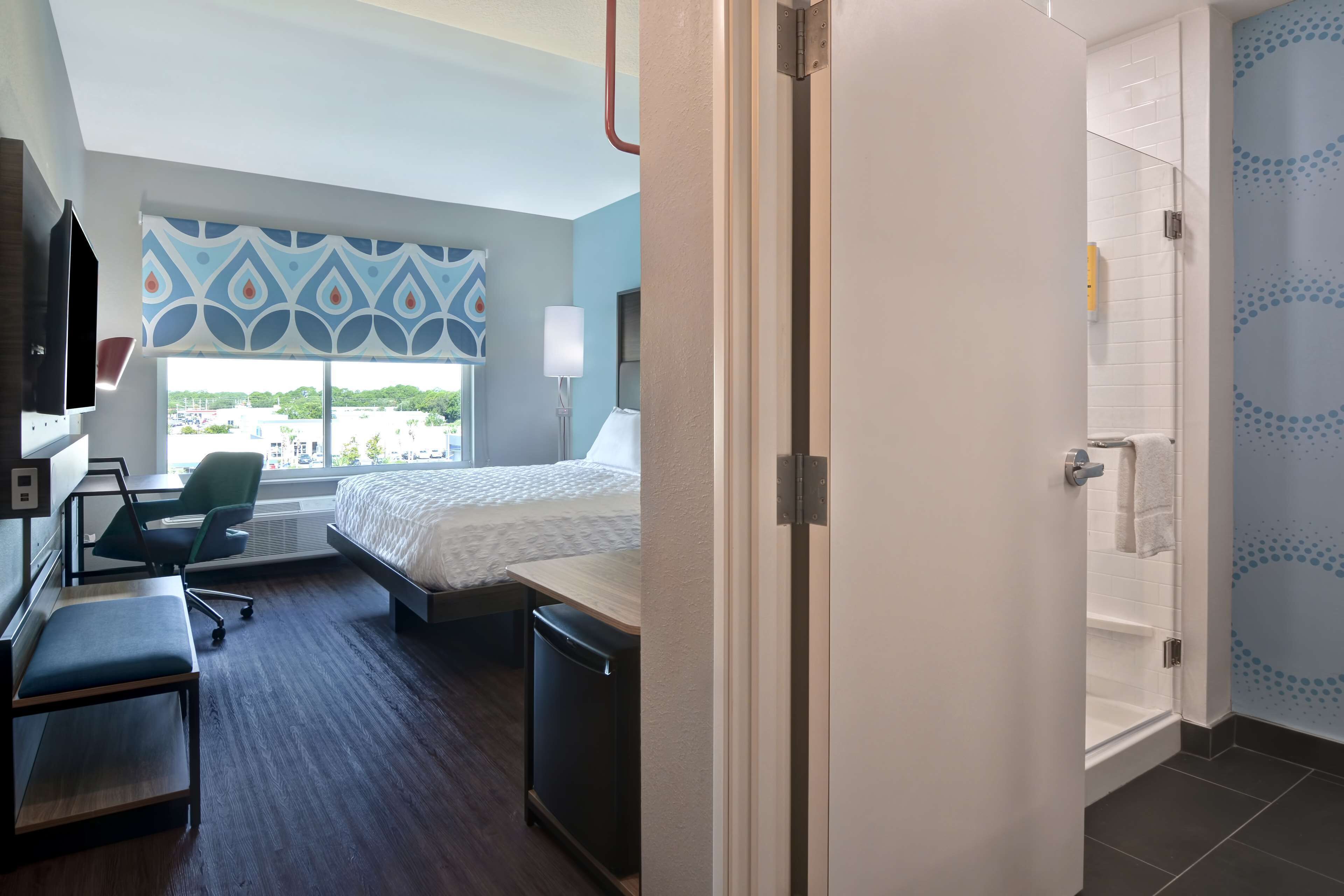 room, 1 king bed | free wifi, bed sheets