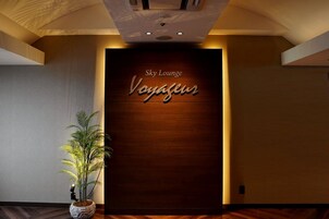 2 间餐厅，供应早餐、午餐和晚餐，法国菜