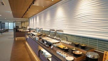 2 restaurants, breakfast, lunch, dinner served; French cuisine