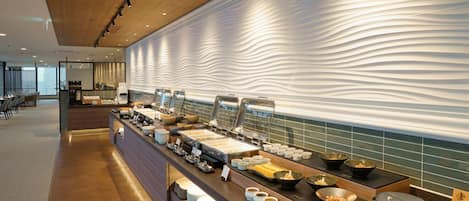 2 restaurants, breakfast, lunch, dinner served; French cuisine