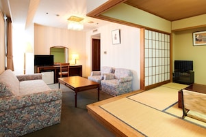 Desk, blackout drapes, iron/ironing board, free WiFi