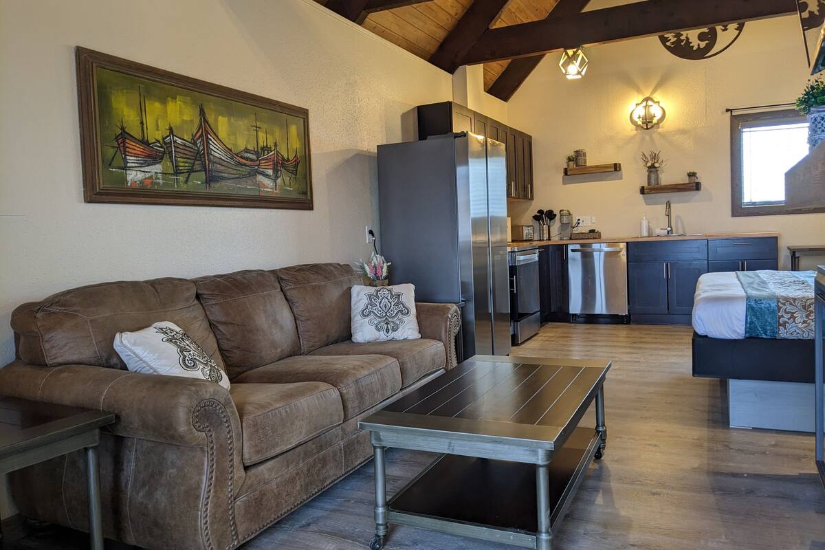 deluxe king studio suite with full kitchen | 2 bedrooms, individually decorated, individually furnished