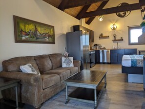 Deluxe King Studio Suite with Full Kitchen