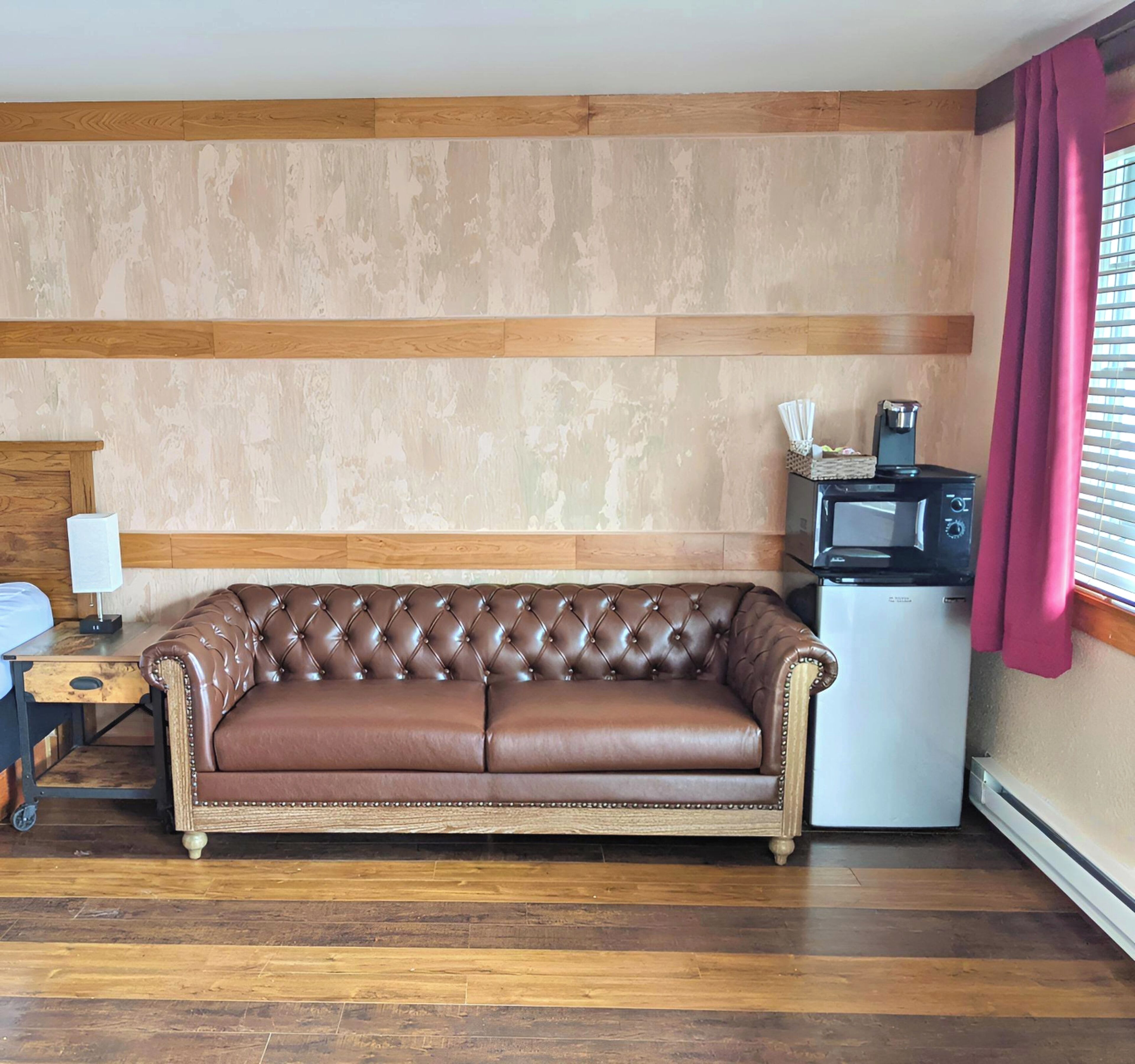 studio suite, 1 queen bed, refrigerator & microwave | 2 bedrooms, individually decorated, individually furnished