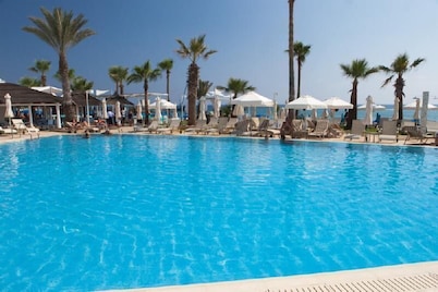 Vrissaki Beach Hotel