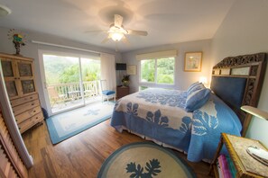 Suite, 1 King Bed (Papaya Suite)