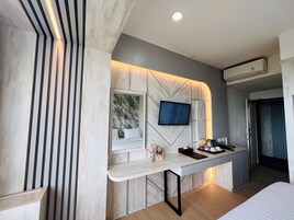 Habitación Premier (New) | Ropa de cama de alta calidad, minibar, escritorio