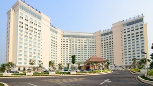 A large hotel with multiple floors and a central courtyard. - Sokha Phnom Penh Residence (Phnom Penh)