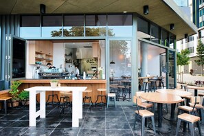 Dining - Vine Serviced Apartments (South Brisbane)