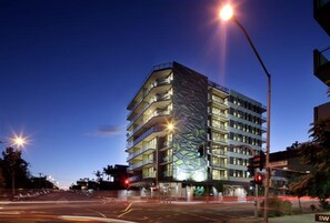 Front of property - evening/night - Vine Serviced Apartments (South Brisbane)