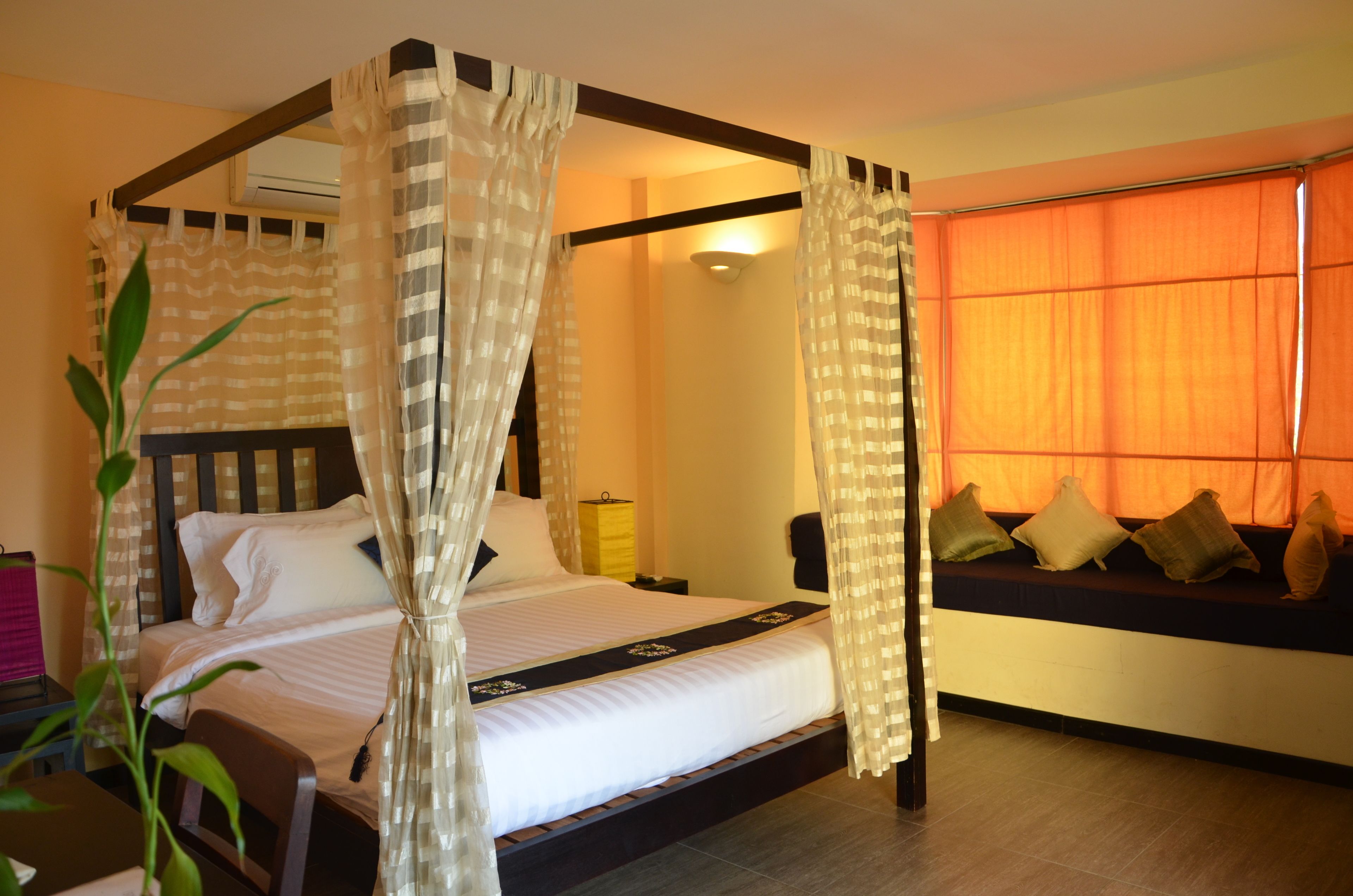 deluxe double room, pool view | minibar, in-room safe, desk, free wifi
