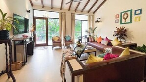 Royal Suite (2 bedroom with living room) | Living area