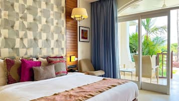 Seaside Room | Premium bedding, individually furnished, desk, iron/ironing board