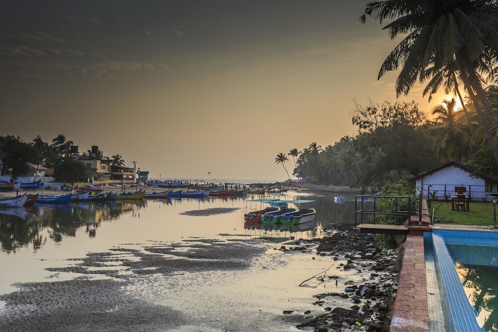 Acron Waterfront Resort by null