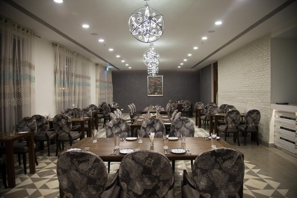 Acron Waterfront Resort by null