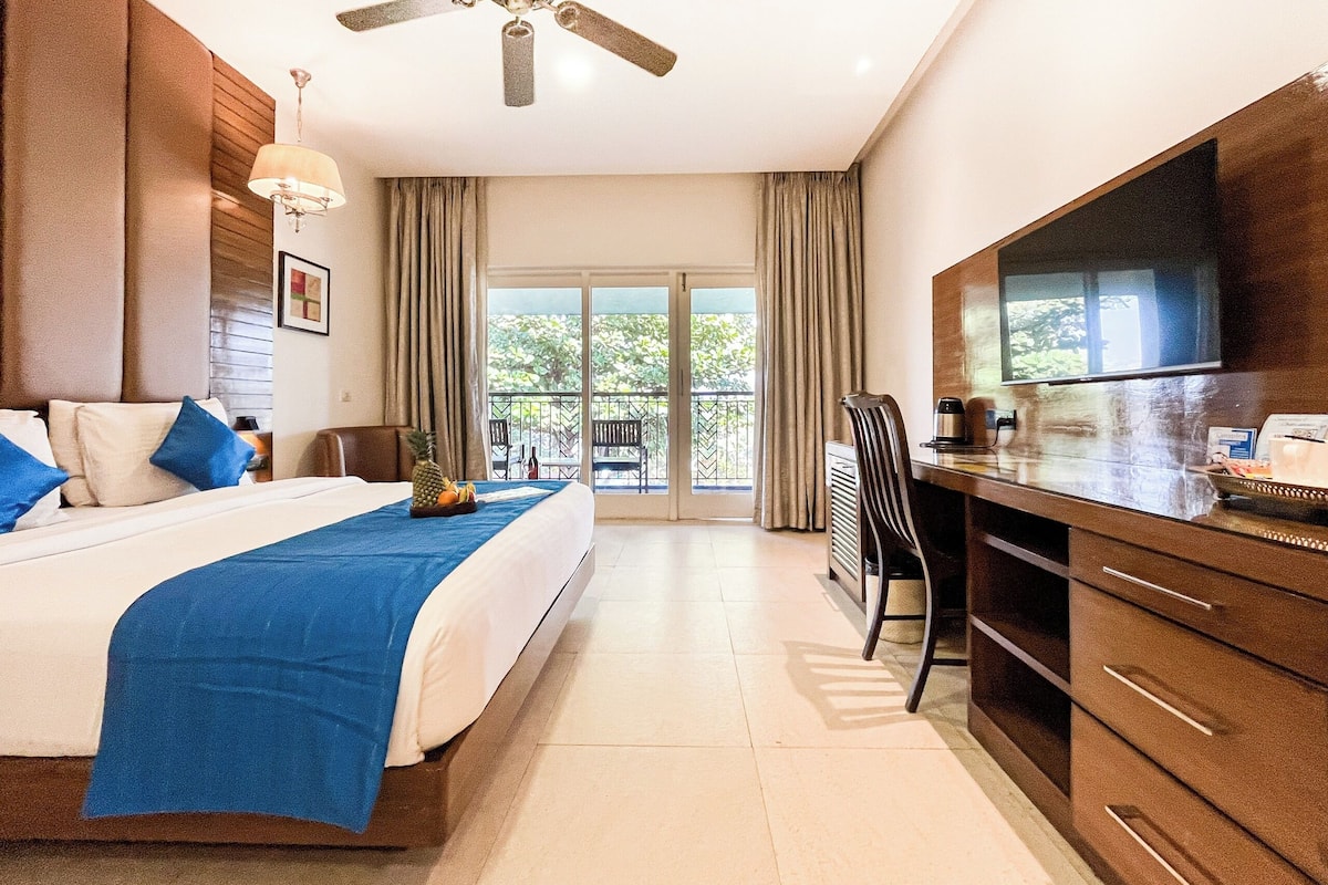 Superior-dobbeltværelse - delvis søudsigt | Premium-sengetøj, individuel indretning, skrivebord