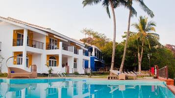 Outdoor pool, open 8 AM to 7 PM, sun loungers