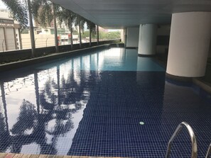 Piscine intérieure, piscine extérieure