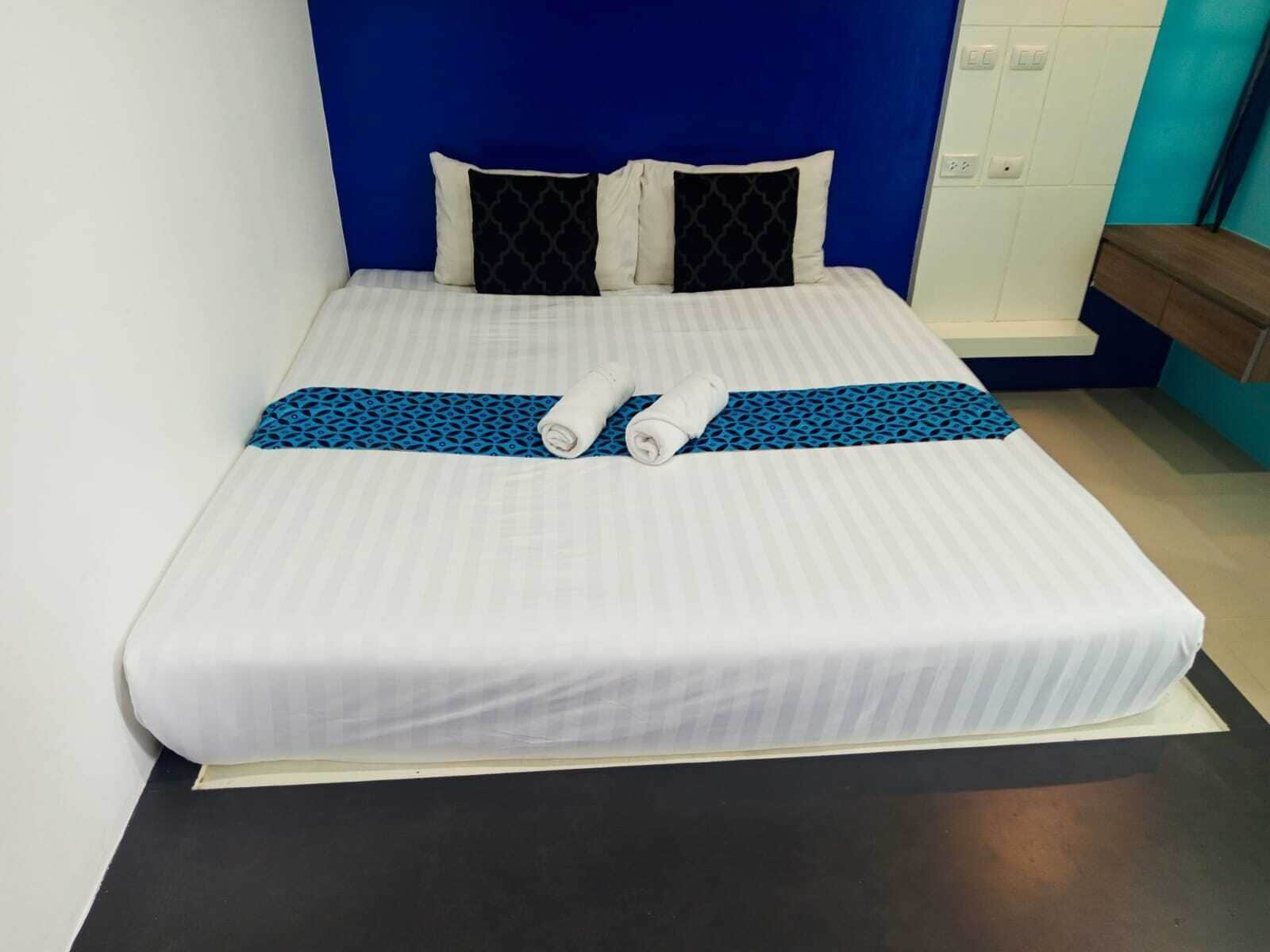 Caja de seguridad en la habitación y decoración personalizada 