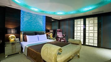 Soundproofing, free WiFi, bed sheets