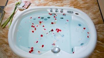 Badewanne und Dusche (separat), Komfortbadewanne, Hydromassagedusche