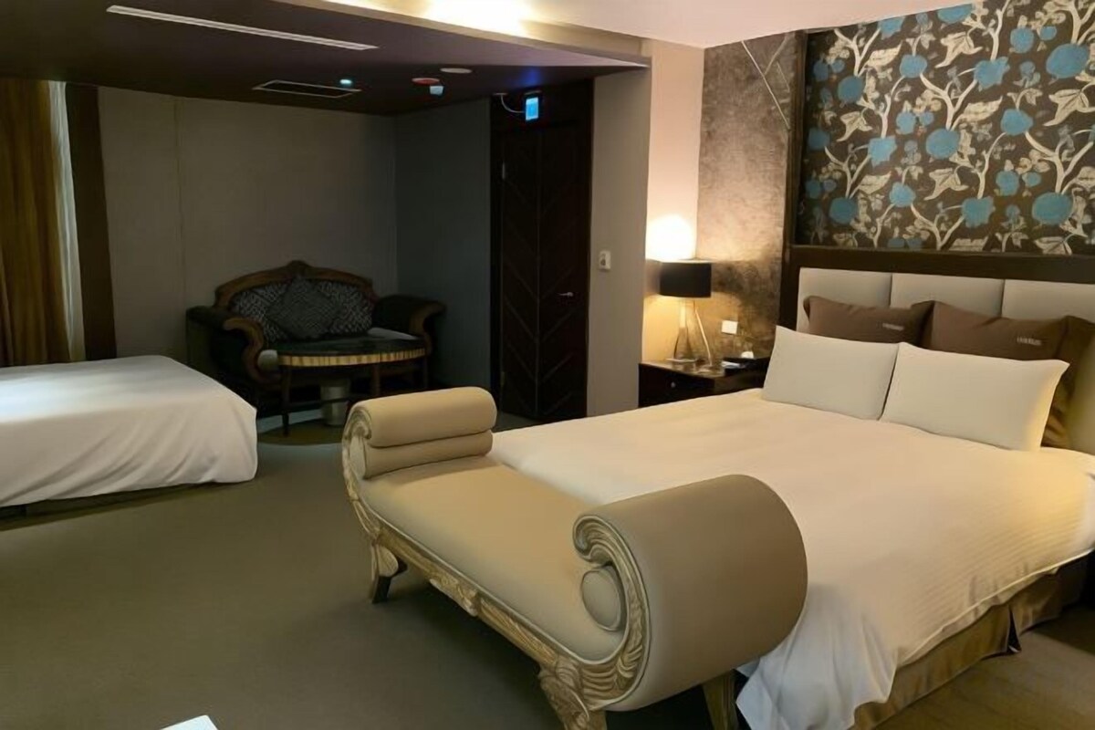 Soundproofing, WiFi (free), bed sheets