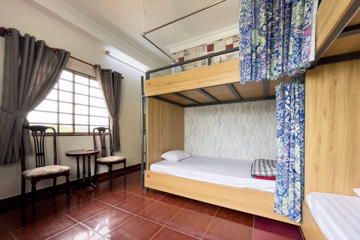 Comfort slaapzaal (Shared Bathroom) | Een minibar, een bureau, geluiddichte muren, gratis wifi