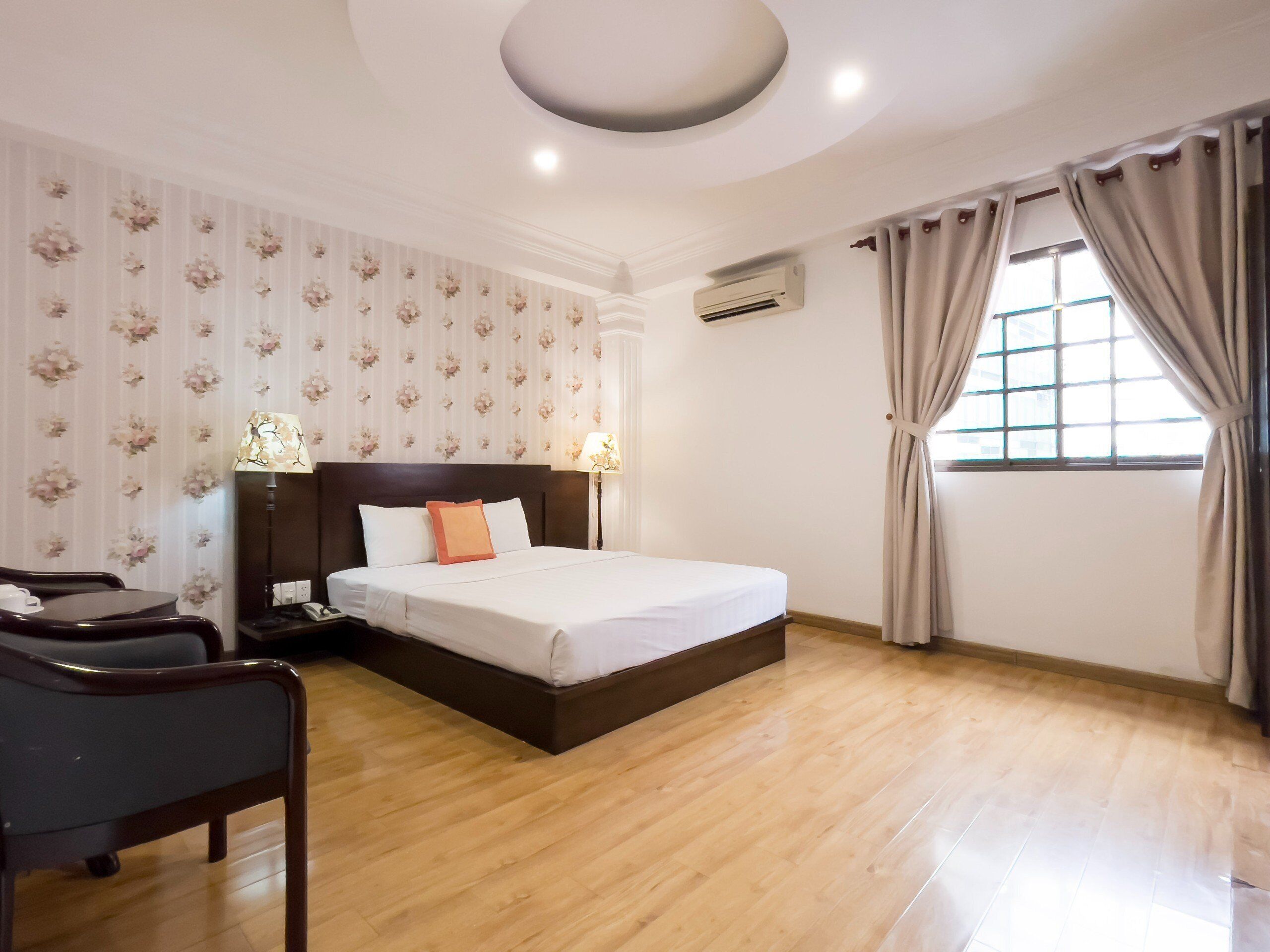 superior room | 1 bedroom, minibar, desk, soundproofing