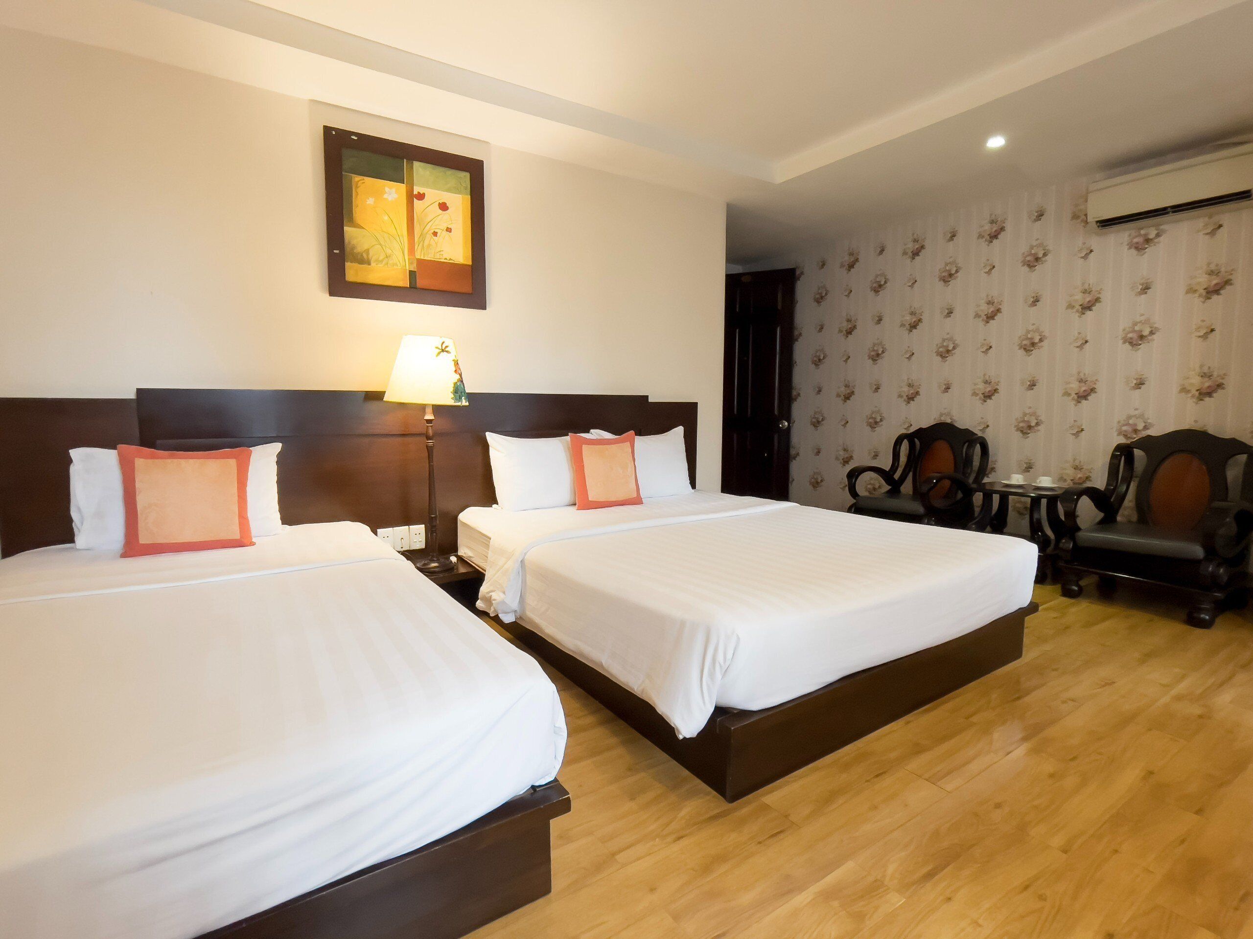 deluxe triple room, 1 bedroom | 1 bedroom, minibar, desk, soundproofing