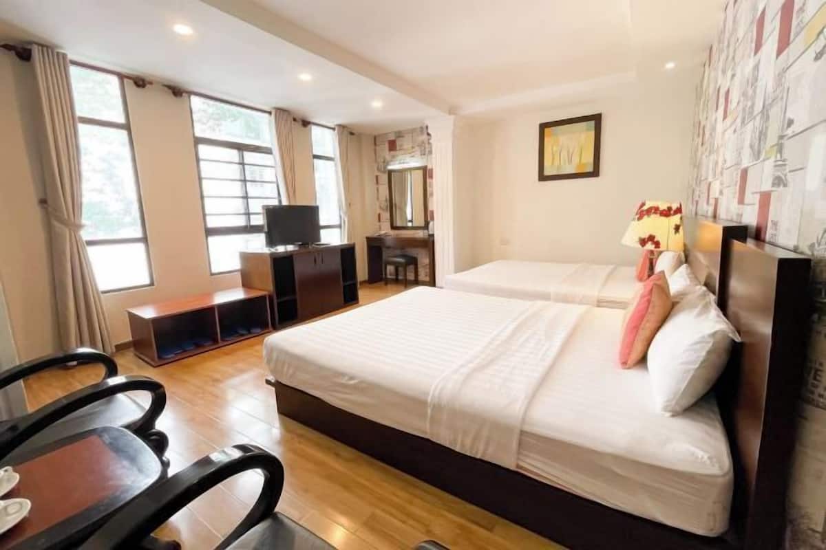 Minibar, desk, soundproofing, free WiFi