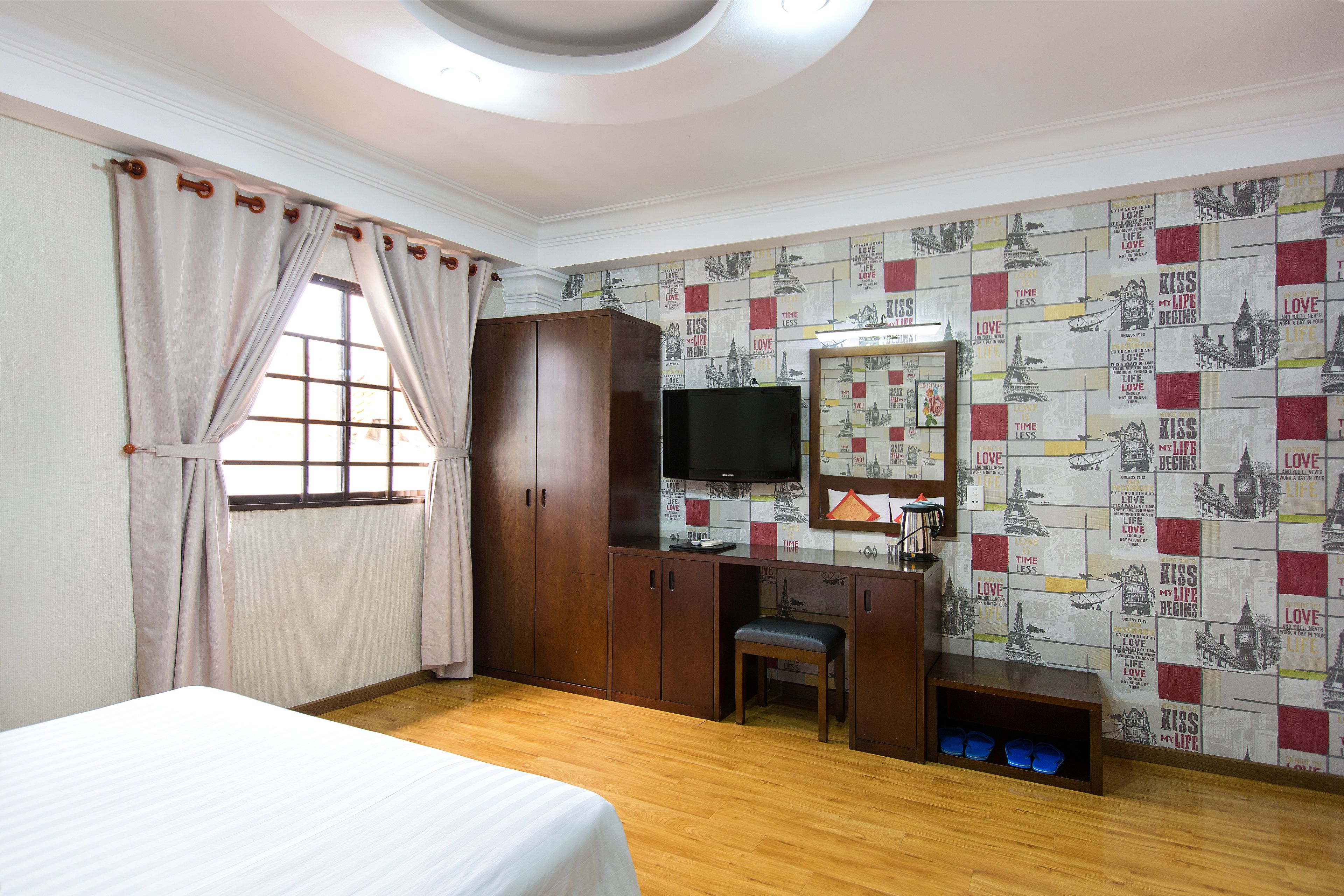 superior room | 1 bedroom, minibar, desk, soundproofing