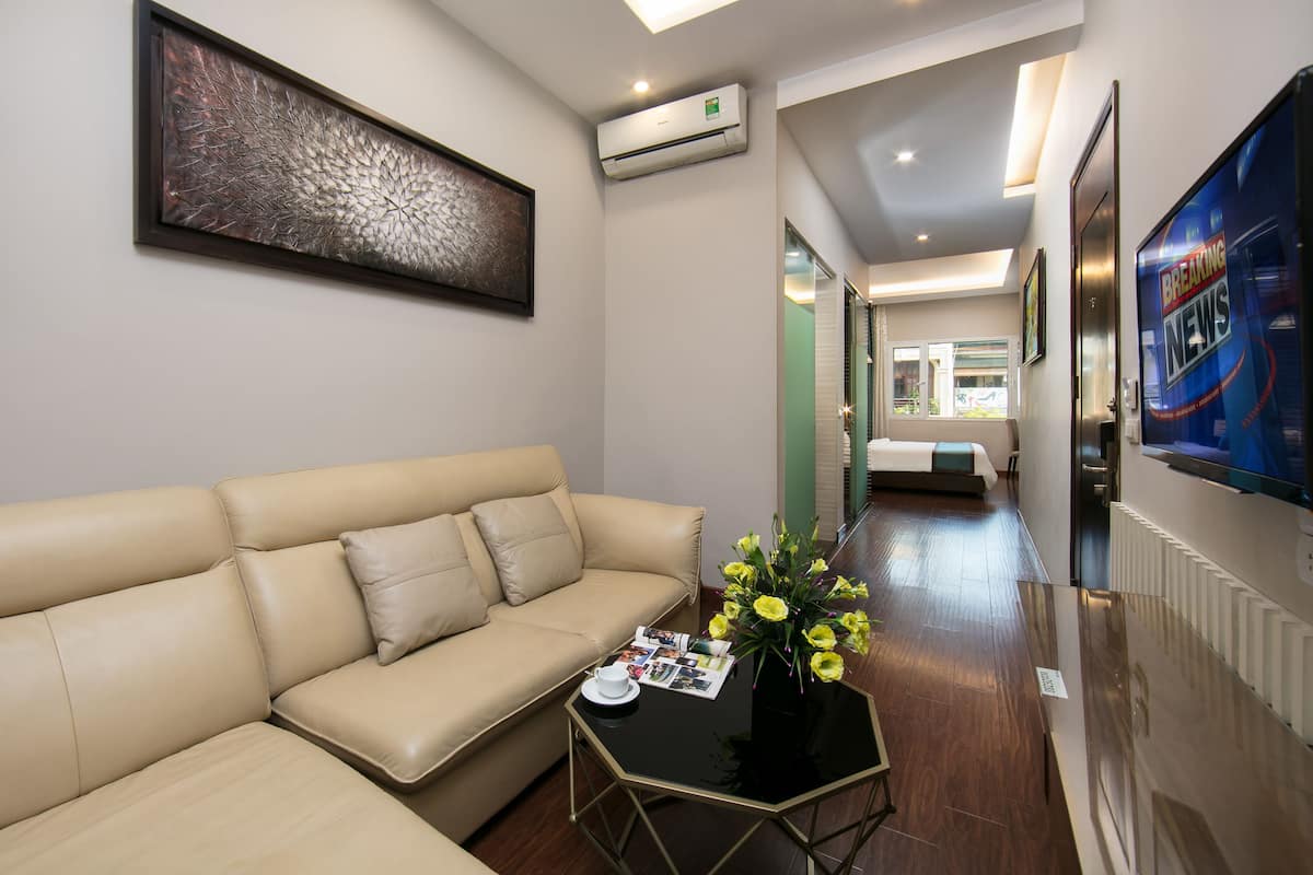1 bedroom, premium bedding, minibar, in-room safe