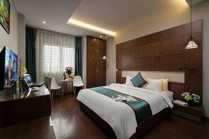 Premium bedding, minibar, in-room safe, desk - Bonne Nuit Hotel (Hanoi)