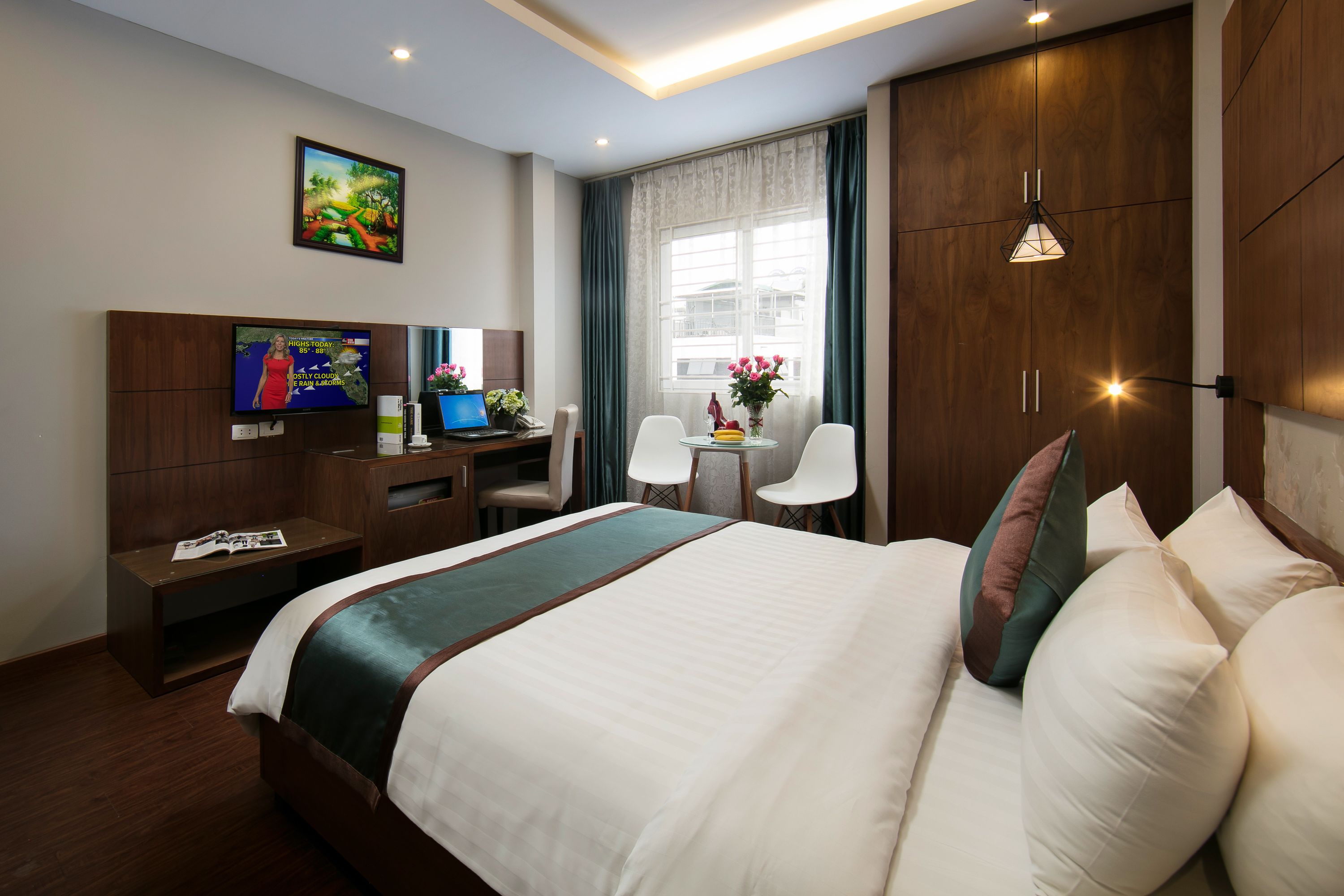 deluxe room with window, 1 double or 2 twin beds | view from room