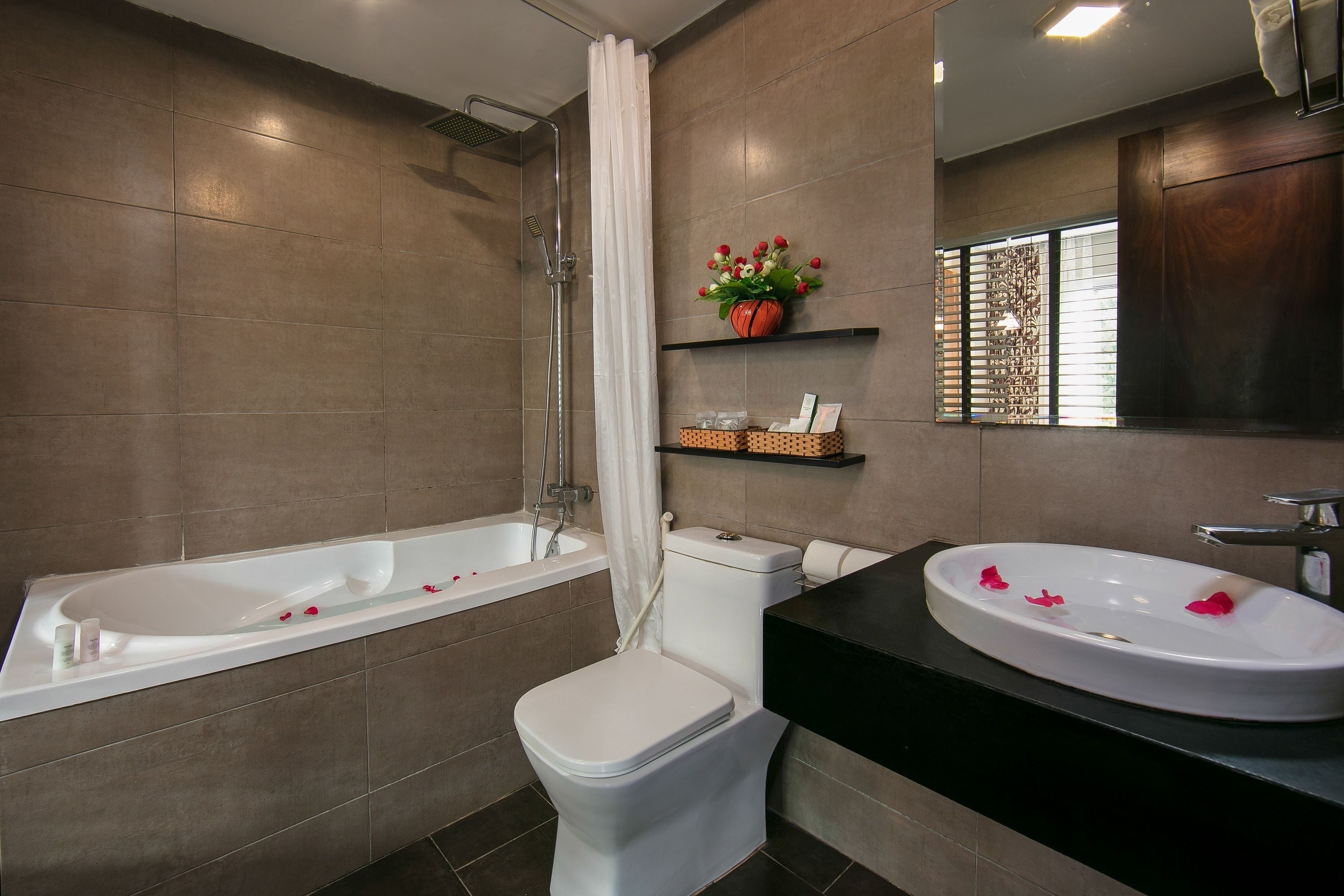 deluxe room with window, 1 double or 2 twin beds | bathroom | free toiletries, hair dryer, slippers, towels