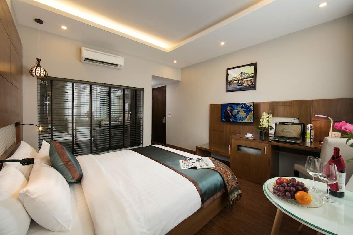 Superior Room | 1 bedroom, premium bedding, minibar, in-room safe